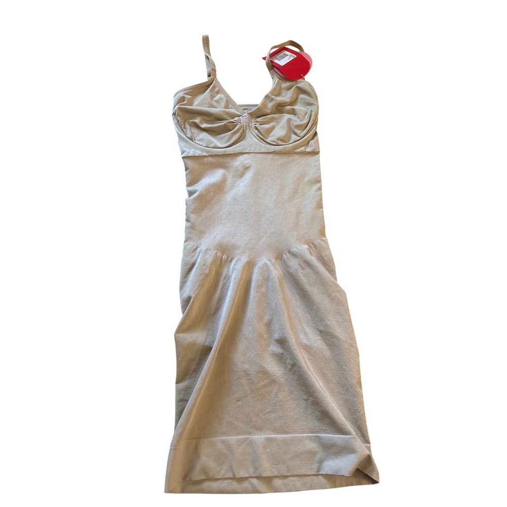 SPANX NEW Slimming Shapewear full‎ slip in Nude Underwire Size Medium
